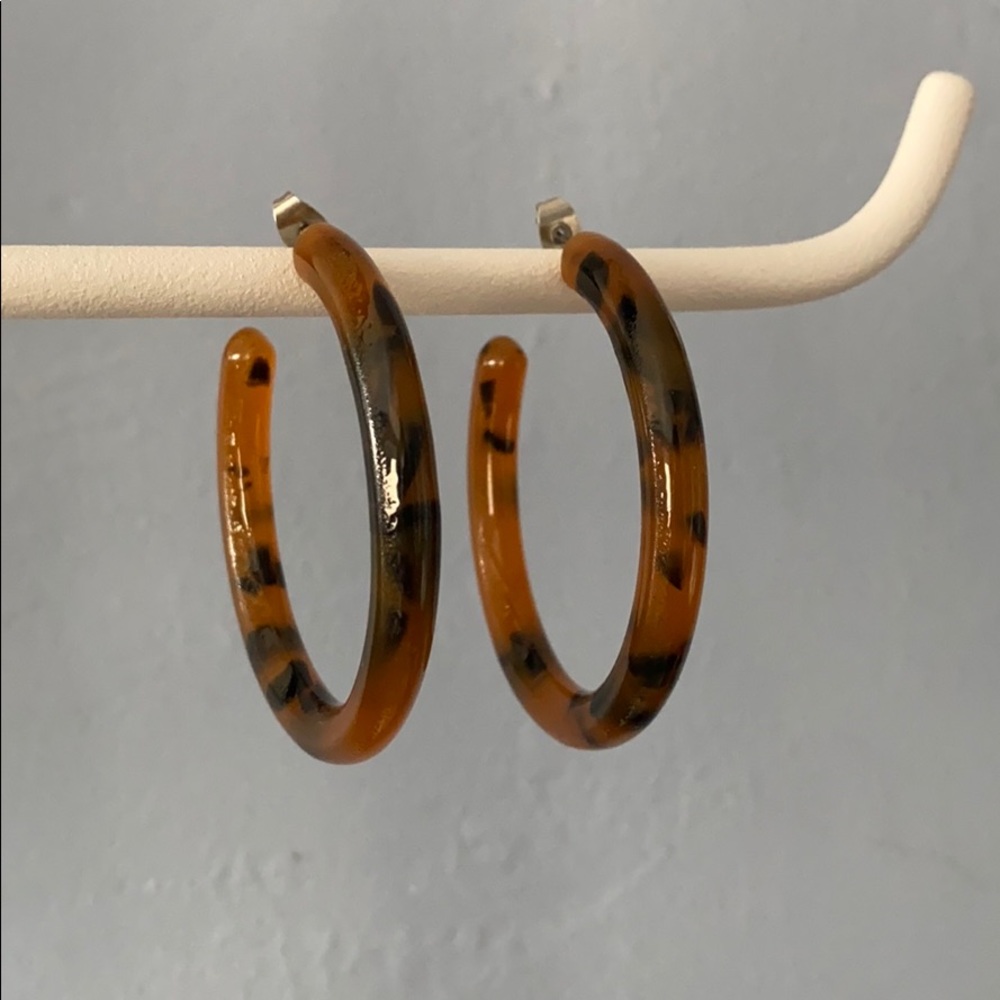 BaubleBar medium sized hoop